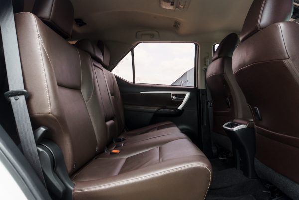 TOYOTA FORTUNER 2.4 V ปี2019 จด2020 (9กฬ6122) - Image 13