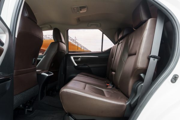 TOYOTA FORTUNER 2.4 V ปี2019 จด2020 (9กฬ6122) - Image 14