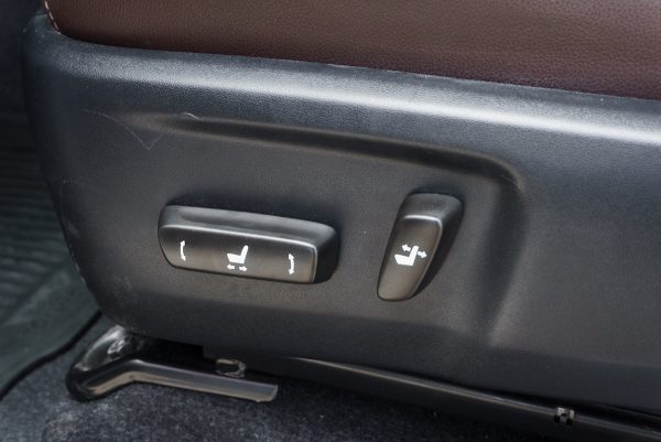TOYOTA FORTUNER 2.4 V ปี2019 จด2020 (9กฬ6122) - Image 16