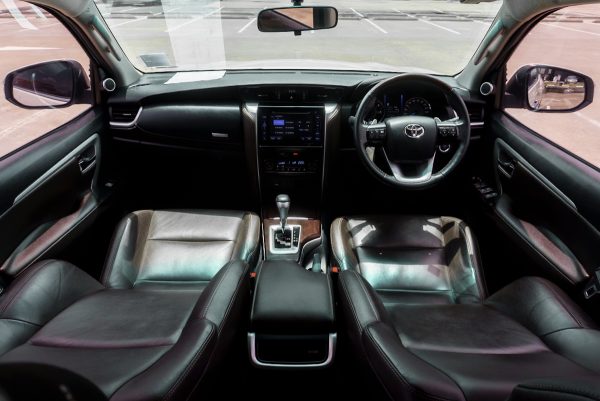 TOYOTA FORTUNER 2.4 V ปี2019 จด2020 (9กฬ6122) - Image 17