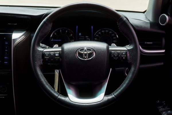TOYOTA FORTUNER 2.4 V ปี2019 จด2020 (9กฬ6122) - Image 18