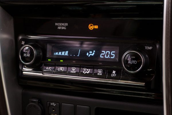 TOYOTA FORTUNER 2.4 V ปี2019 จด2020 (9กฬ6122) - Image 22